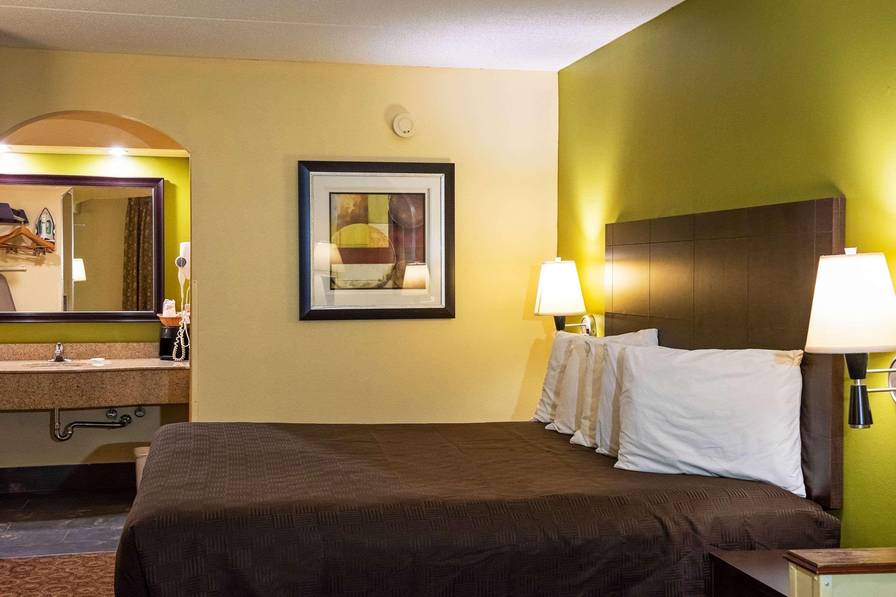 Rodeway Inn & Suites Clarksville Kültér fotó