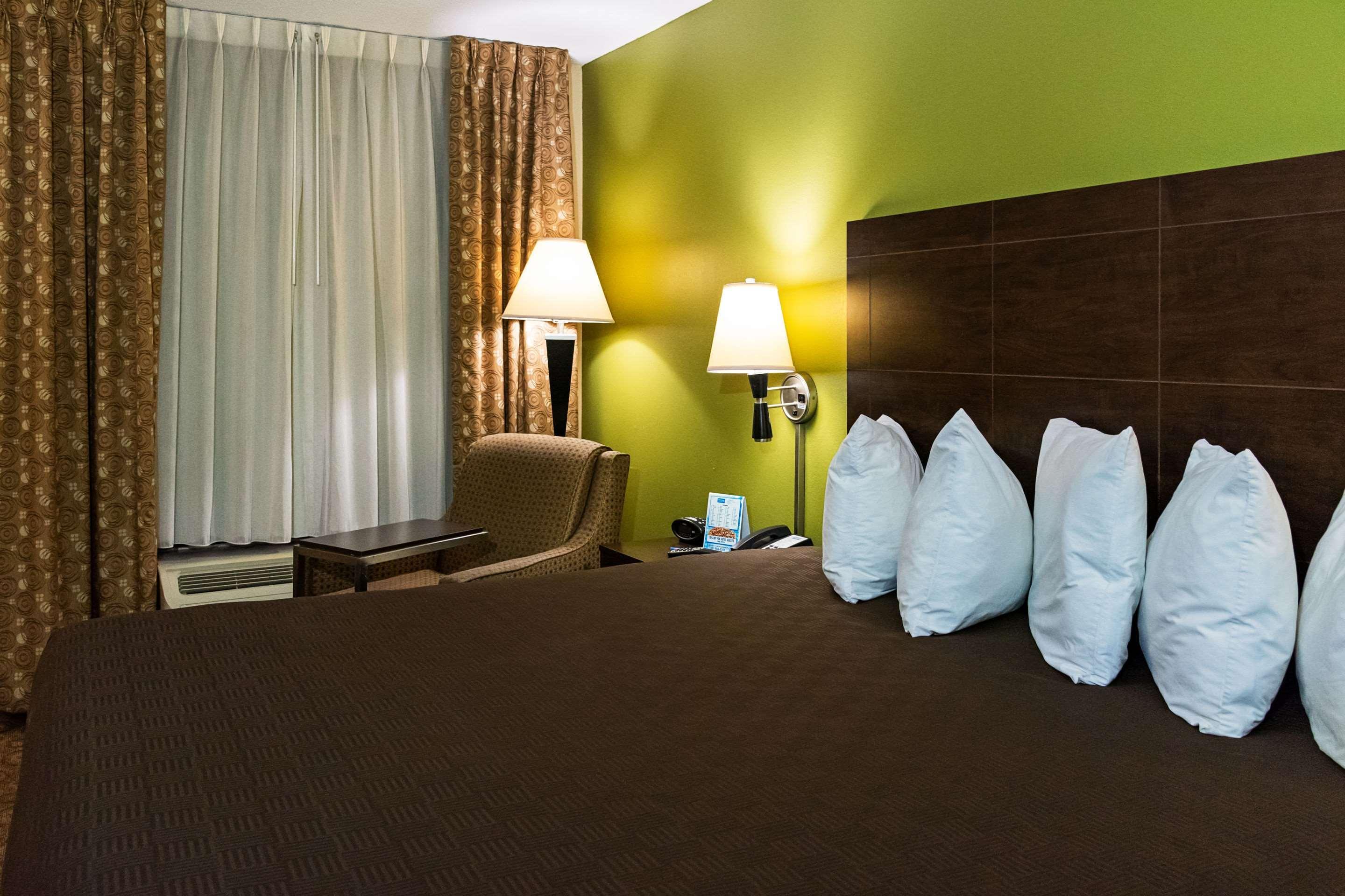 Rodeway Inn & Suites Clarksville Kültér fotó