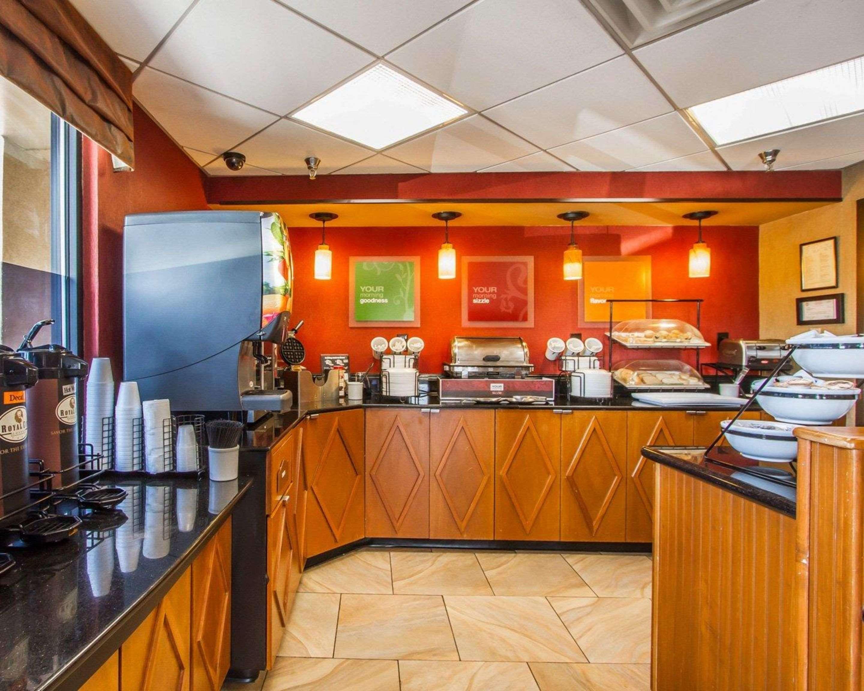 Rodeway Inn & Suites Clarksville Kültér fotó