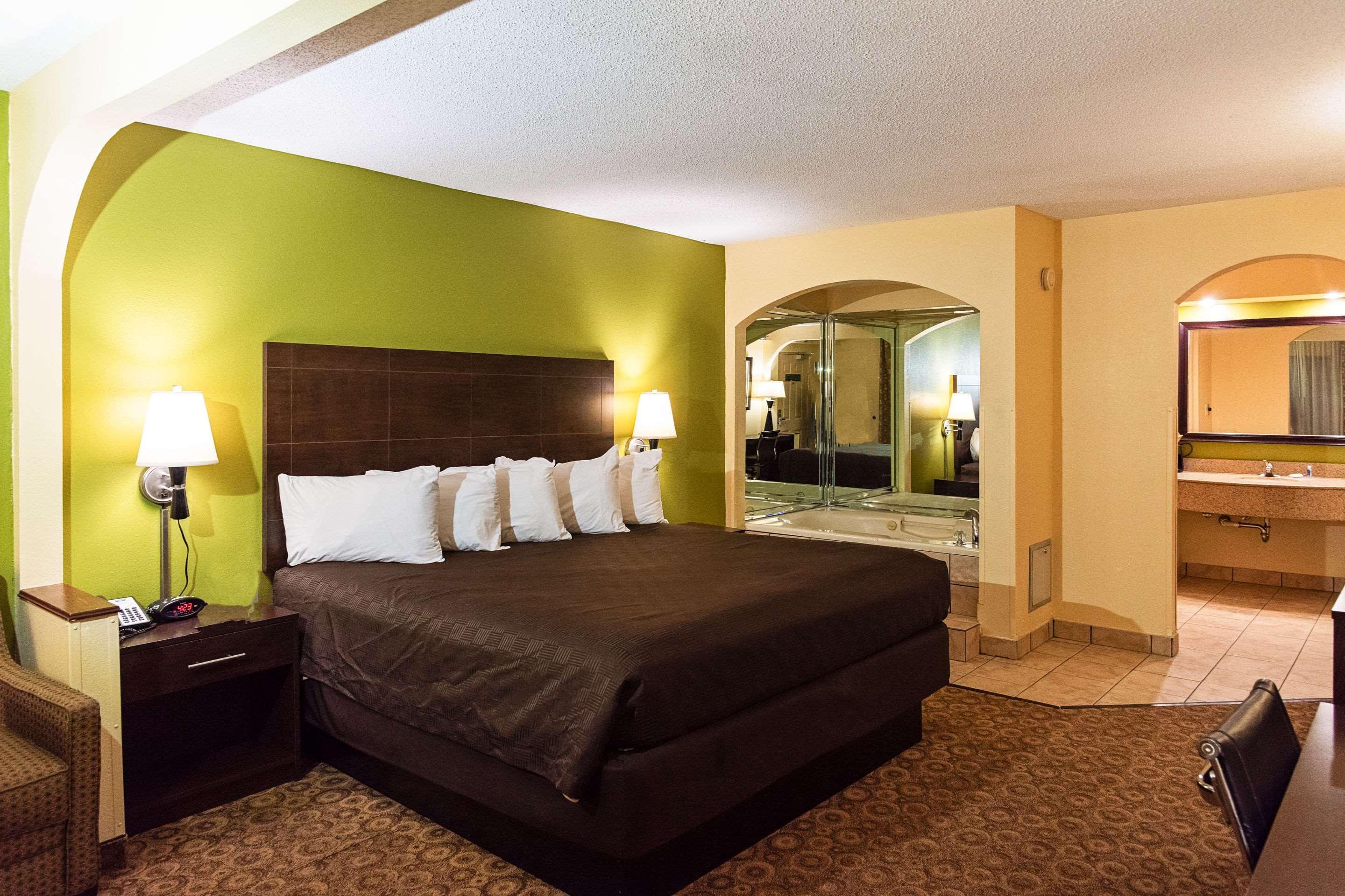 Rodeway Inn & Suites Clarksville Kültér fotó