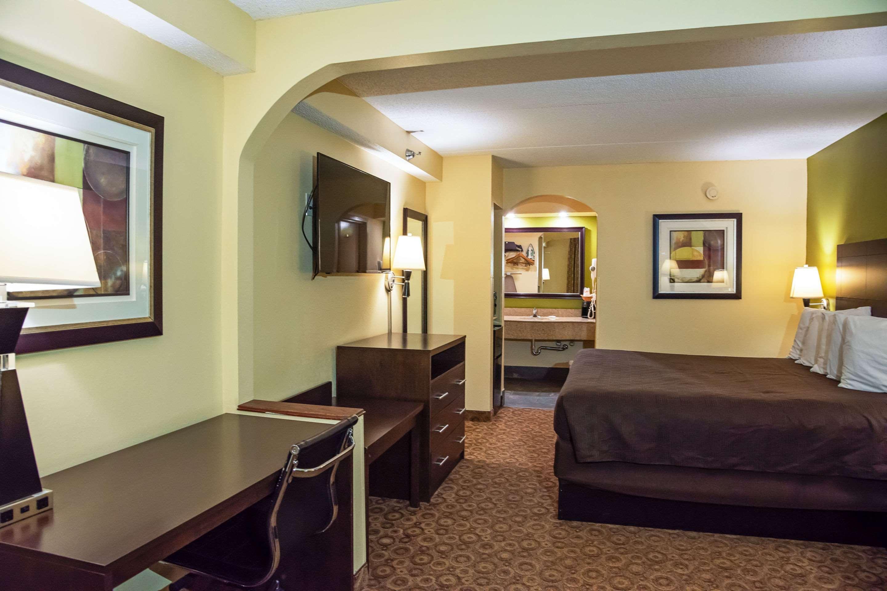 Rodeway Inn & Suites Clarksville Kültér fotó