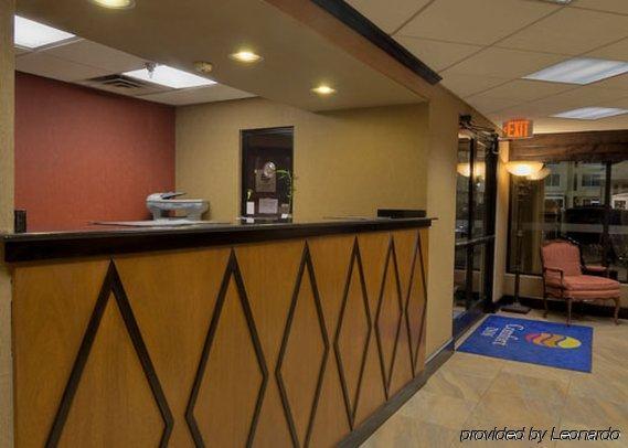 Rodeway Inn & Suites Clarksville Beltér fotó