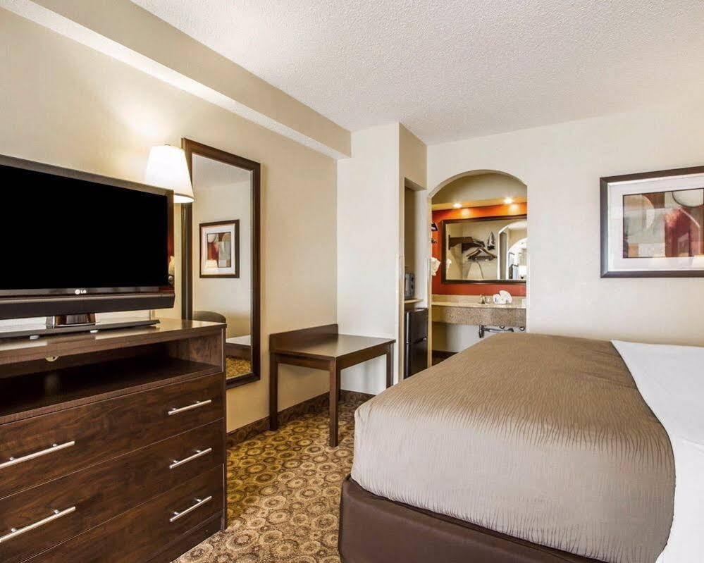 Rodeway Inn & Suites Clarksville Kültér fotó