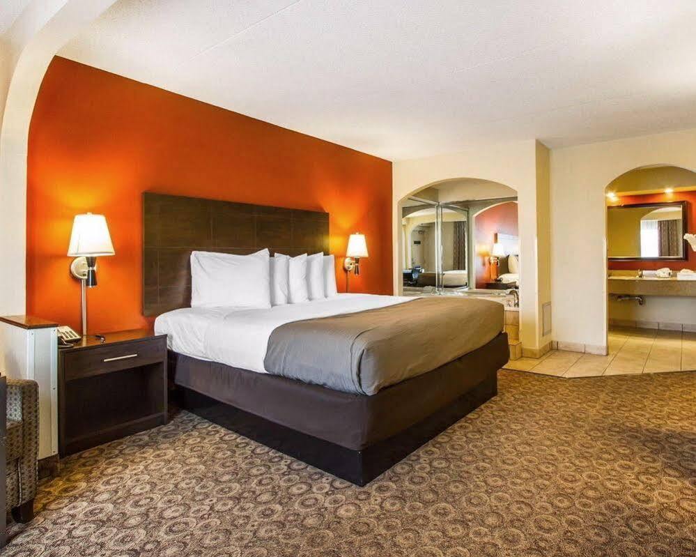 Rodeway Inn & Suites Clarksville Kültér fotó