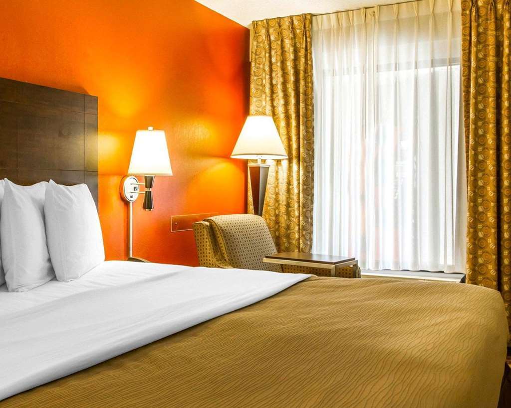 Rodeway Inn & Suites Clarksville Szoba fotó